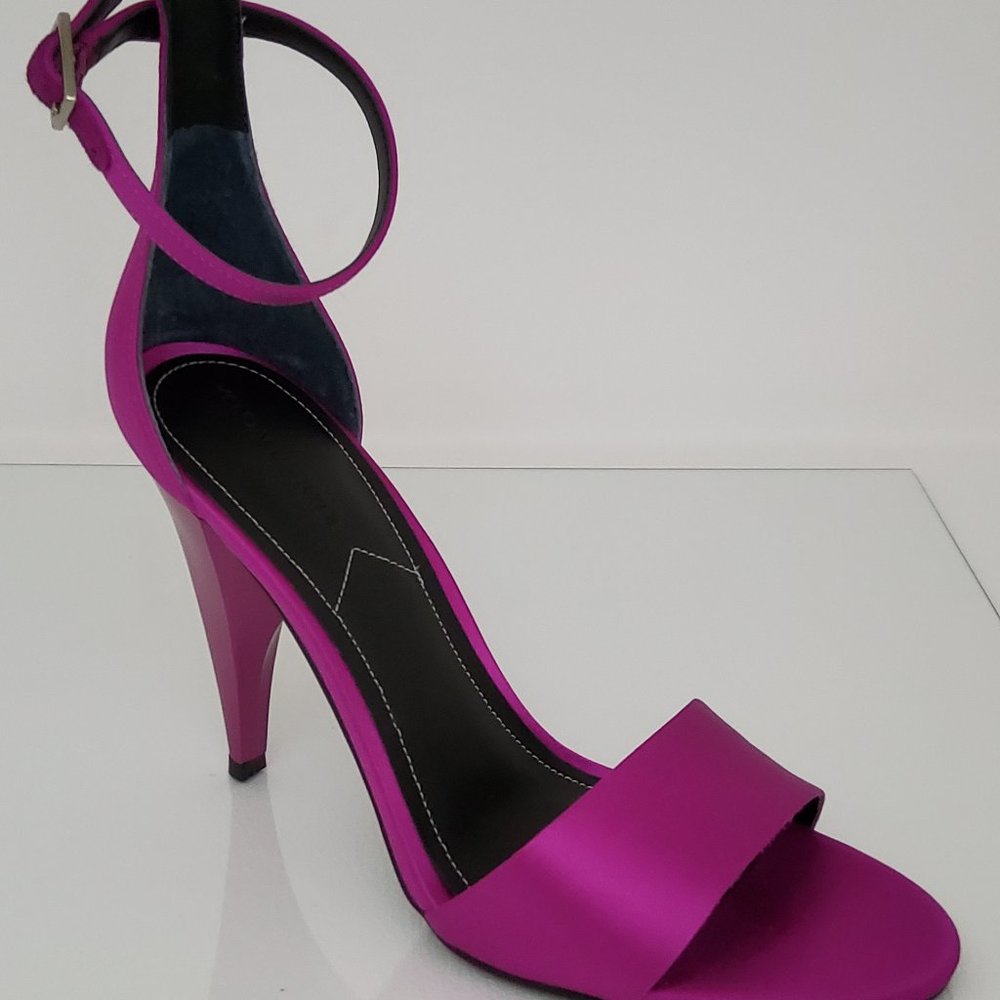 Kendall & Kylie  " EMILEE 2" Magenta Linen Sz 9.5